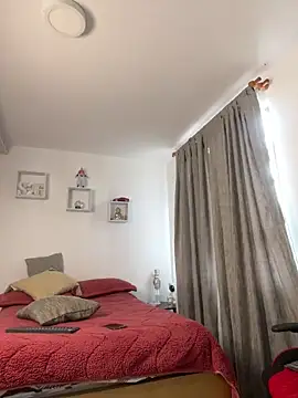 Snapshot of Ezzio_Scolaro chatting on February 9, 9:08 pm Ezzio Scolaro online show from February 9, 9:08 pm