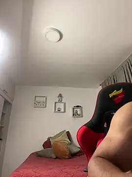 Snapshot of Ezzio_Scolaro chatting on February 13, 3:02 am Ezzio Scolaro online show from February 13, 3:02 am