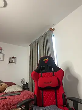 Snapshot of Ezzio_Scolaro chatting on February 13, 10:17 pm Ezzio Scolaro online show from February 13, 10:17 pm