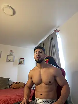 Snapshot of Ezzio_Scolaro chatting on February 18, 1:07 pm Ezzio Scolaro online show from February 18, 1:07 pm