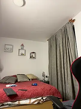 Snapshot of Ezzio_Scolaro chatting on February 20, 1:35 am Ezzio Scolaro online show from February 20, 1:35 am