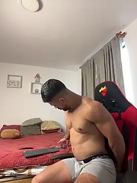 Snapshot of Ezzio_Scolaro chatting on February 20, 10:21 pm Ezzio Scolaro online show from February 20, 10:21 pm