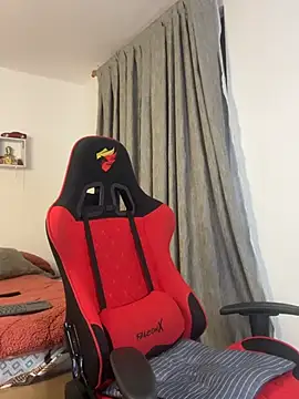 Snapshot of Ezzio_Scolaro chatting on February 25, 12:31 am Ezzio Scolaro online show from February 25, 12:31 am