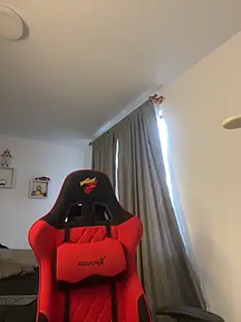 Snapshot of Ezzio_Scolaro chatting on February 26, 10:09 pm Ezzio Scolaro online show from February 26, 10:09 pm