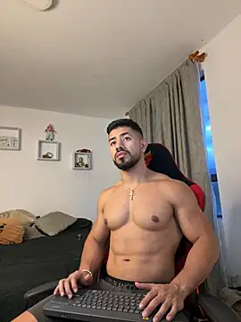 Snapshot of Ezzio_Scolaro chatting on March 1, 11:18 pm Ezzio Scolaro online show from March 1, 11:18 pm