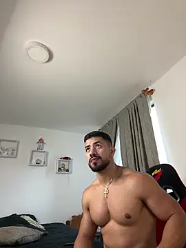 Snapshot of Ezzio_Scolaro chatting on March 3, 10:04 pm Ezzio Scolaro online show from March 3, 10:04 pm