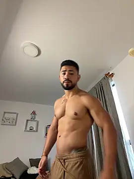 Snapshot of Ezzio_Scolaro chatting on March 4, 10:05 pm Ezzio Scolaro online show from March 4, 10:05 pm