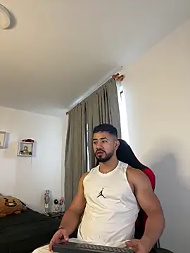 Ezzio Scolaro online show from March 12, 9:10 pm