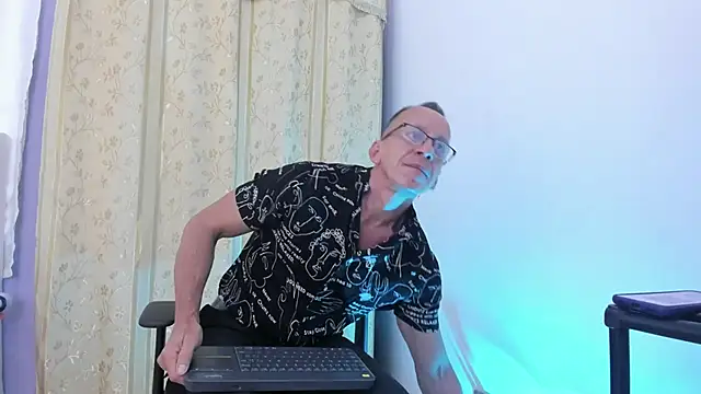  axelking  online show from March 18, 11:46 am