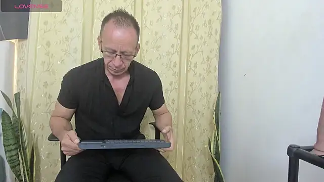  axelking  online show from July 2, 11:38 am