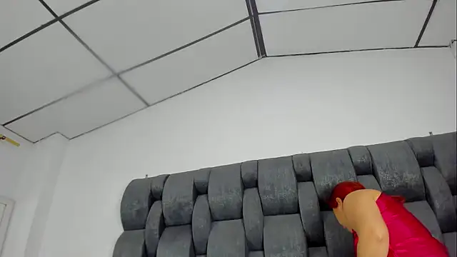 Snapshot of vauroraper chatting on October 15, 1:17 am vauroraper online show from October 15, 1:17 am