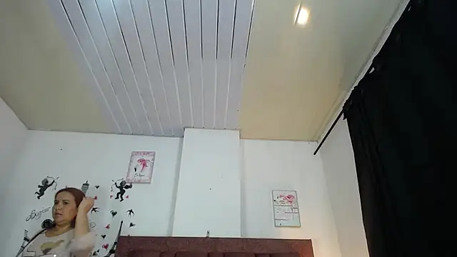 Snapshot of vauroraper chatting on October 31, 12:44 am vauroraper online show from October 31, 12:44 am