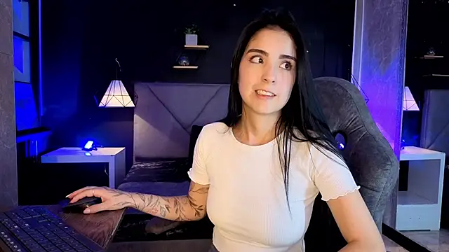 giapearl25 online show from November 12, 1:39 am