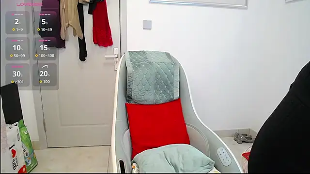 Snapshot of selinajuan chatting on November 10, 11:48 pm selinajuan online show from November 10, 11:48 pm