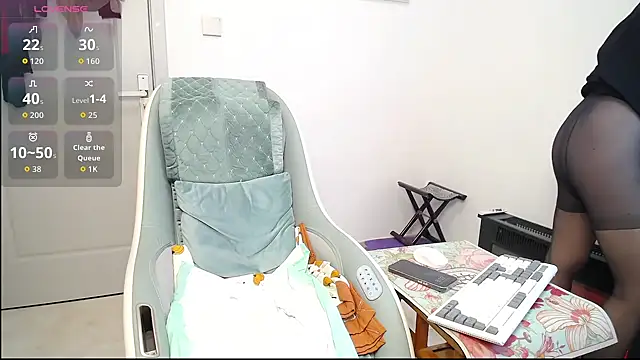 Snapshot of selinajuan chatting on November 29, 1:03 pm selinajuan online show from November 29, 1:03 pm