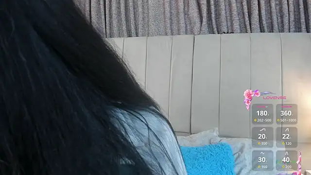 alahia hank online show from November 5, 6:08 pm