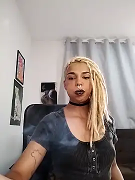 Snapshot of Helenoir chatting on June 12, 7:57 pm Helenoir online show from June 12, 7:57 pm
