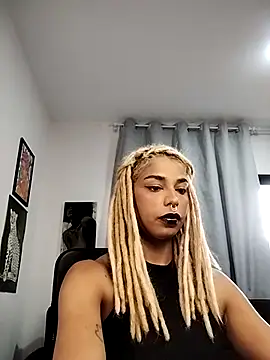 Snapshot of Helenoir chatting on June 27, 8:14 pm Helenoir online show from June 27, 8:14 pm