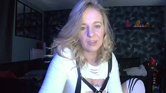 Delichieuse5 online show from February 10, 8:35 pm