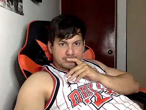 Snapshot of kaspar_6 chatting on October 13, 4:01 am kaspar 6 online show from October 13, 4:01 am