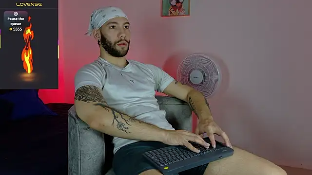 angel kyrozz online show from March 15, 7:09 pm