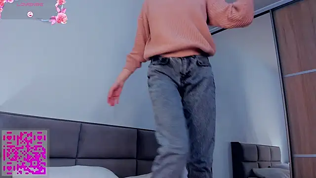 LorrieDegonia online show from October 13, 4:12 am