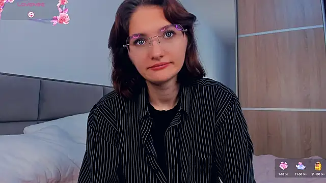 LorrieDegonia online show from October 14, 4:13 am