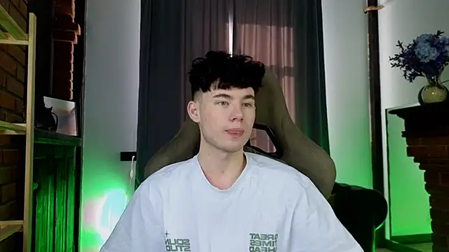 Cute Mike online show from February 19, 5:58 am