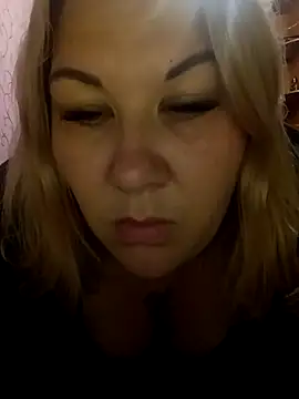 Snapshot of Karamelkaxq chatting on October 27, 11:20 pm Karamelkaxq online show from October 27, 11:20 pm