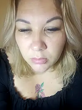 Snapshot of Karamelkaxq chatting on October 28, 2:20 pm Karamelkaxq online show from October 28, 2:20 pm