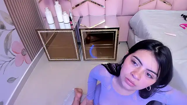 Laia 18 online show from November 30, 12:36 am