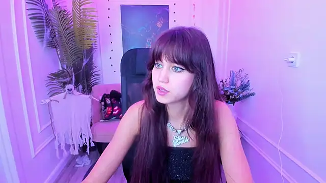 TiffanyYounge online show from October 27, 12:20 pm