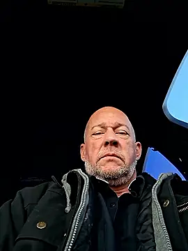 Snapshot of moonbeam37 chatting on December 15, 2:43 pm moonbeam37 online show from December 15, 2:43 pm