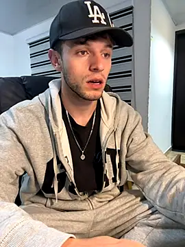 Snapshot of noah_red chatting on October 14, 4:02 am noah red online show from October 14, 4:02 am