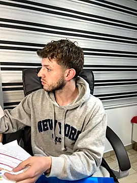 Snapshot of noah_red chatting on October 22, 11:59 pm noah red online show from October 22, 11:59 pm