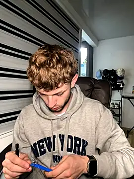 Snapshot of noah_red chatting on October 24, 3:25 am noah red online show from October 24, 3:25 am