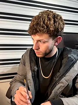 Snapshot of noah_red chatting on October 26, 3:34 am noah red online show from October 26, 3:34 am