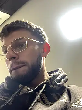 Snapshot of noah_red chatting on November 13, 5:28 am noah red online show from November 13, 5:28 am