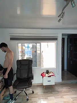 Snapshot of noah_red chatting on November 20, 1:00 pm noah red online show from November 20, 1:00 pm