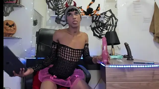 AndreaTonmsong online show from October 19, 6:41 pm