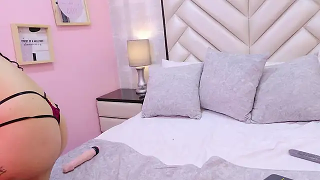 CristalShayy online show from December 3, 3:32 pm