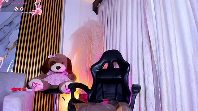 alejagarcia  online show from March 20, 8:25 pm