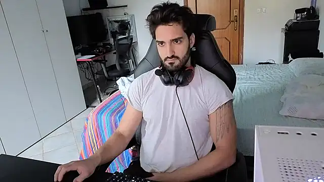 Al3xox02 online show from April 3, 10:02 am