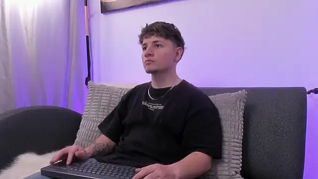 Leoo Miller online show from December 21, 4:30 am