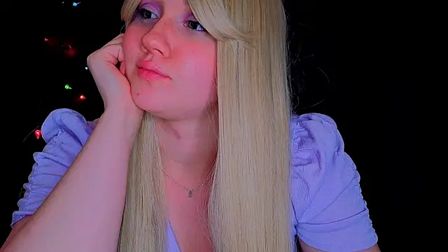 Snapshot of Darling_Bri_ chatting on October 14, 6:52 pm Darling Bri online show from October 14, 6:52 pm