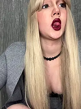 Snapshot of Darling_Bri_ chatting on November 9, 4:16 pm Darling Bri online show from November 9, 4:16 pm