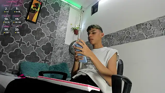 Snapshot of sexyboys_cutex18 chatting on January 17, 10:46 pm sexyboys cutex18 online show from January 17, 10:46 pm