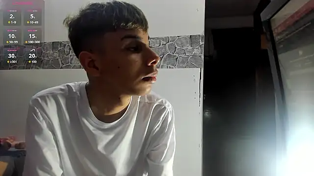 Snapshot of sexyboys_cutex18 chatting on January 18, 8:23 pm sexyboys cutex18 online show from January 18, 8:23 pm