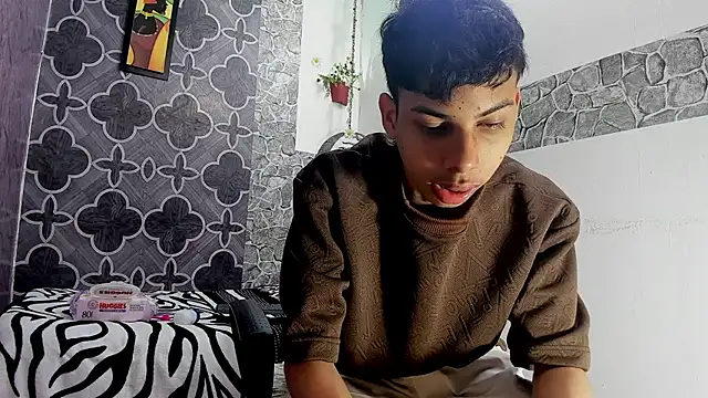 Snapshot of sexyboys_cutex18 chatting on February 6, 7:28 pm sexyboys cutex18 online show from February 6, 7:28 pm