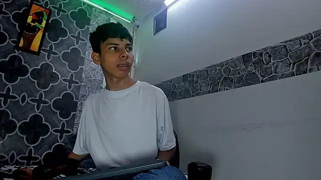 Snapshot of sexyboys_cutex18 chatting on February 7, 8:56 pm sexyboys cutex18 online show from February 7, 8:56 pm